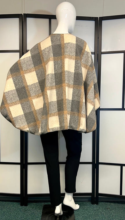By Womano Poncho BW-01 Print